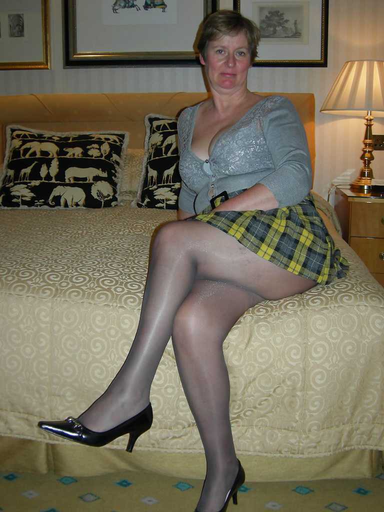 Mature and Granny Pantyhose part 1